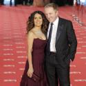 Salma Hayek, pulpeuse amoureuse qui rayonne pour le nouveau sacre de The Artist