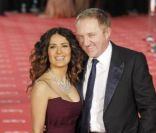 Salma Hayek, pulpeuse amoureuse qui rayonne pour le nouveau sacre de The Artist