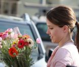 Sophia Bush fait ses courses à Los Angeles, le mardi 28 février 2012.