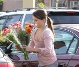 Sophia Bush fait ses courses à Los Angeles, le mardi 28 février 2012.