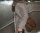La princesse Madeleine et Zorro au départ des Etats-Unis, le 28 février 2012 à l'aéroport de Newark, destination la Suède, où elle doit découvrir sa nièce la princesse Estelle, née le 23 février.
