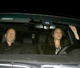Bruce Willis et sa femme Emma Heming en voiture à la sortie du restaurant Craig\'s dans West Hollywood le 1er mars 2012