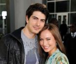 Brandon Routh et sa femme Courtney Ford posent lors d'une soirée à Los Angeles en juin 2011