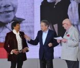 Claude Sérillon, Laurent Voulzy, Michel Drucker et Jean-Pierre Coffe le 27 mars lors du tournage de l\'émission Vivement Dimanche qui sera diffusée le 1er avril 2012