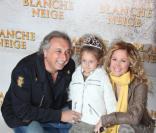Lara Fabian et Gérard Pullicino avec leur fille, craquante face à Blanche-Neige