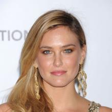 Bar Refaeli à Los Angeles lors de l'after-party des Oscars organisée par Elton John et sa fondation contre le sida. Le 26 février 2012.