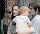 Liv Tyler avec Royston Langdon et leur fils Milo