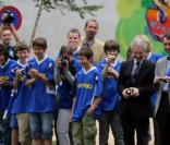Zizou se prend les pieds dans le terrain !