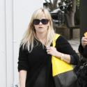 Reese Witherspoon enceinte : Sur la plage, elle dévoile son ventre rond