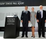 Donald Trump et sa fille Ivanka Trump, vice-présidente du département Développement et Acquisitions au sein de la Trump Organization, inauguraient à Istanbul le Trump Towers Mall, le 20 avril 2012.