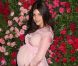 Julia Restoin, enceinte et élégante, brille pour Chanel avec Liv Tyler