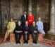Photo des fiançailles du grand-duc héritier Guillaume de Luxembourg et de la comtesse Stéphanie de Lannoy entourés de leurs parents, le 27 avril 2012, au château de Berg, à l'issue du déjeuner réunissant leurs deux familles, au lendemain de l'annonce de leurs fiançailles.