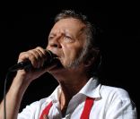 Renaud : Une lettre pour ses fans et même des chansons...