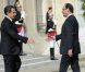 Sur le perron de l'Elysée, la passation de pouvoir entre Nicolas Sarkozy et François Hollande, le 15 mai 2012.