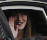 Carla Bruni-Sarkozy quitte l\'Elysée après la passation de pouvoir, le mardi 15 mai 2012.