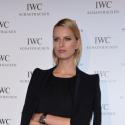 Karolina Kurkova, stylée au bras de son mari pour sa première sortie à Cannes