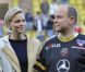 Albert de Monaco, la princesse Charlène et Michael Schumacher le 22 mai 2012 à Monaco pour un match de charité organisé au profit de l'association de la princesse Charlène