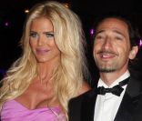 Victoria Silvstedt : Entre Adrien Brody et son amoureux, elle prend la pose