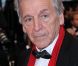 Constantin Costa-Gavras lors de la montée des marches de la cérémonie de clôture du Festival de Cannes. Le 27 mai 2012.