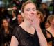 Julie Gayet lors de la montée des marches de la cérémonie de clôture du Festival de Cannes. Le 27 mai 2012.