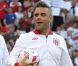 Robbie Williams entre dans le stade d'Old Trafford, à quelques minutes du coup d'envoi du match de charité Soccer Aid 2012. Manchester, le 27 mai 2012.