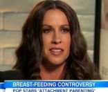 Alanis Morissette allaitera son petit Ever aussi longtemps qu'il le souhaite