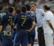 Laurent Blanc distille ses consignes lors du match de l'Euro entre la France et l'Angleterre (1-1) qui s'est déroulé le 11 juin 2012 à Donetsk en Ukraine
