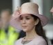 La princesse Mary de Danemark lors de la cérémonie de bienvenue pour la visite officielle du président de la République populaire de Chine Hu Jintao et son épouse Liu Yongqing sur le tarmac de l'aéroport Kastrup de Copenhague, le 14 juin 2012.