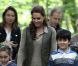 La duchesse de Cambridge, Kate Middleton, est partie à la rencontre des enfants de quartiers déshérités à Wrotham dans le Kent dans le cadre du projet Ark Schools, le 17 juin 2012