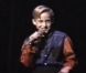 Ryan Gosling et sa grande soeur participent à un spectacle de fin d'année. L'acteur avait déjà de la voix et un certain talent pour la danse !