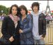 Stéphanie, Marie, et Alexis Fugain en mai 2009 à Paris