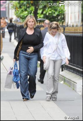 Sophie Favier et sa fille en séance shopping