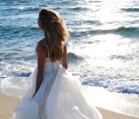 Clara Morgane le 23 juin en Corse lors de son mariage
