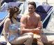 Kelly Brook et son compagnon Thom Evans profitent des joies de la mer et du soleil sur l'île d'Ischia, en Italie, le 9 juillet 2012