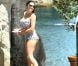 Kelly Brook et son compagnon Thom Evans profitent des joies de la mer et du soleil sur l'île d'Ischia, en Italie, le 9 juillet 2012