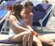 Kelly Brook et son compagnon Thom Evans profitent des joies de la mer et du soleil sur l'île d'Ischia, en Italie, le 9 juillet 2012