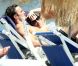 Kelly Brook et son compagnon Thom Evans profitent des joies de la mer et du soleil sur l'île d'Ischia, en Italie, le 9 juillet 2012