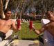 Les sympathiques Ludovic et Samuel dans Pékin Express 2012 profitent d'une victoire pendant le jeu