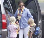 Julia Roberts a entraîné son mari Daniel Moder, ses jumeaux Phinnaeus et Hazel et le petit dernier Henri à Hawaï le 10 juillet 2012