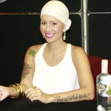 Amber Rose présente la vodka Smirnoff dont elle est l'ambassadrice à Philadelphie le 12 juillet 2012