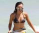 Karina Smirnoff le 20 juillet 2012 à South Beach à Miami découvre le paddleboard