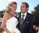 Ingrid Chauvin et son mari Thierry Peythieu lors leur mariage au Cap Ferret en août 2011