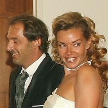 Ingrid Chauvin et Thierry Peythieu le jour de leur mariage en août 2011 dans le sud de la France