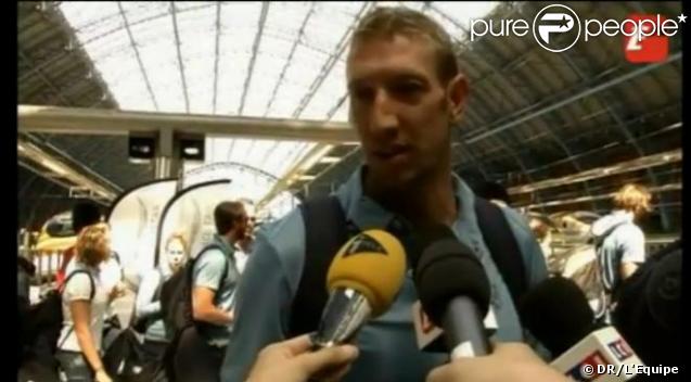 Alain Bernard lors de son arrivée à Londres le 24 juillet 2012