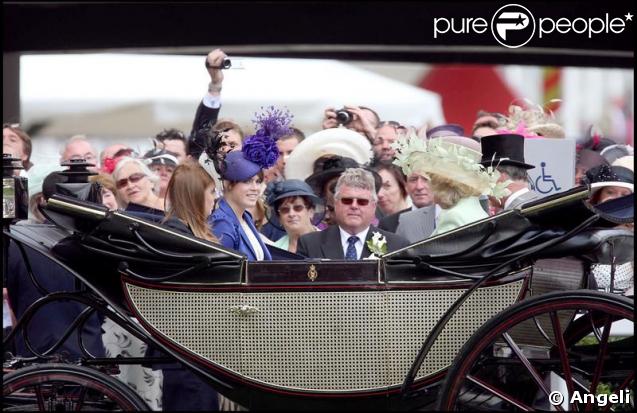 Princesse Eugénie et Beatrice, et le prince Charles avec Camilla