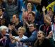 Le prince William et le prince Harry ont applaudi la médaille de bronze de l'équipe masculine britannique dans le concours général de gymnastique, le 30 juillet 2012.