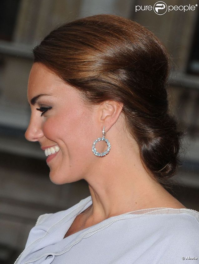 CASA REAL BRITÁNICA - Página 78 906596-kate-middleton-dans-une-robe-roksanda-637x0-1