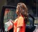  Eva Mendes promène le chien de Ryan Gosling dans les rues de Los Angeles le 2 août 2012 