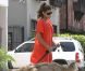  Eva Mendes s'occupe de la promenade matinale du chien de Ryan Gosling dans les rues de Los Angeles le 2 août 2012 