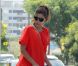  Eva Mendes promène le chien de Ryan Gosling dans les rues de Los Angeles le 2 août 2012 